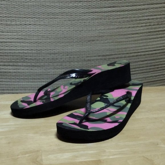 Shoes - Medium Womens pink camo wedge flip flops with sequin straps